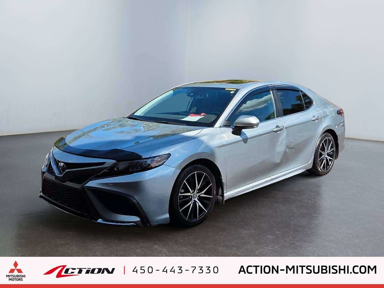 Silver 2024 Toyota Camry Hybrid Sedan Front-Wheel Drive Automatic