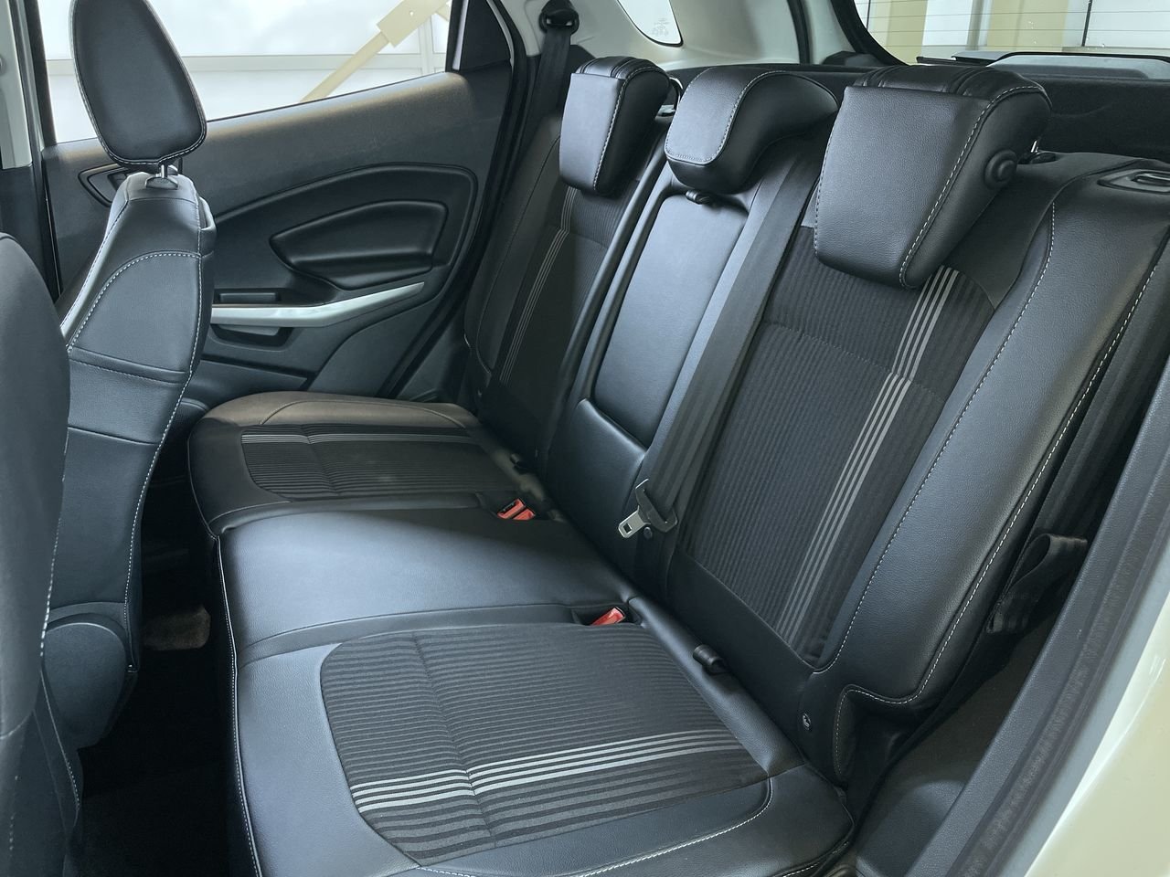 Used 2020 Diamond White Ford Ses 4WD image 31