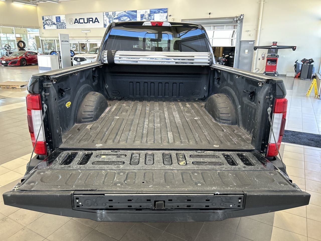 Used 2017 Shadow Black Ford 4x4 - Crew Cab SRW Platinum - 160 WB image 32