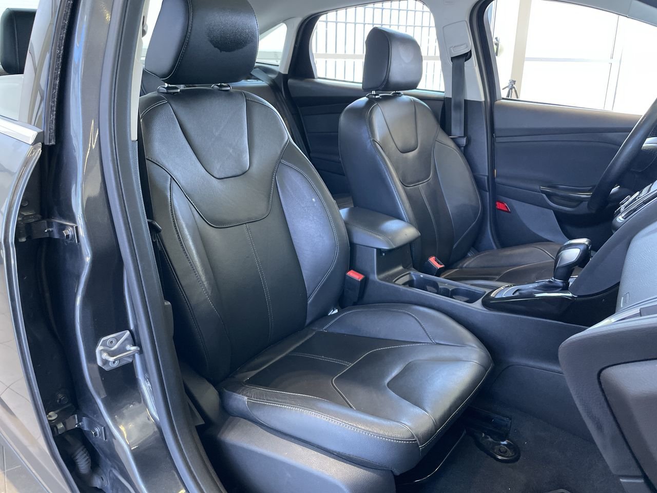 Used 2016 Magnetic (MET) Ford Sedan Titanium image 33