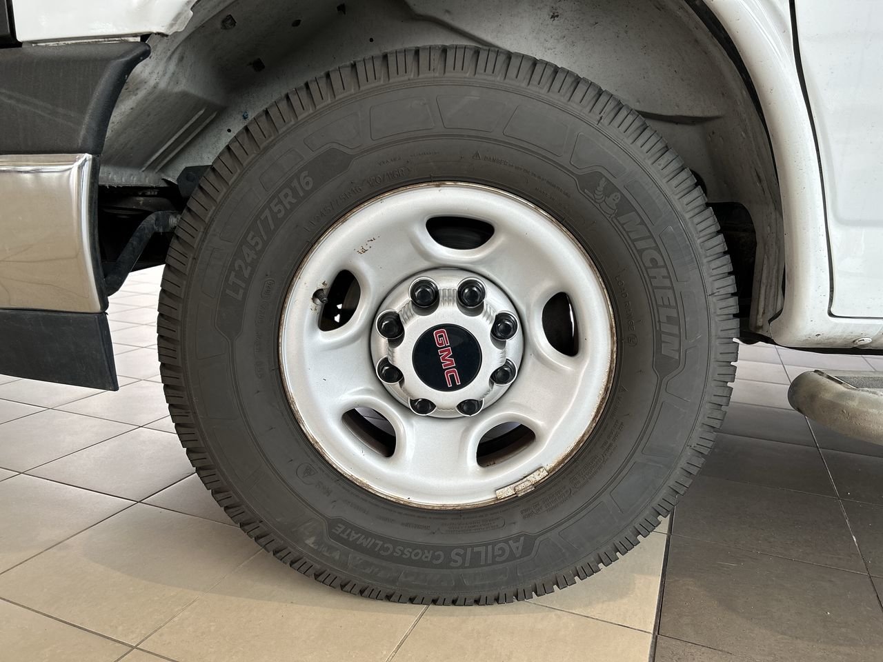 Used 2020 Summit White GMC 135 Wheelbase image 18
