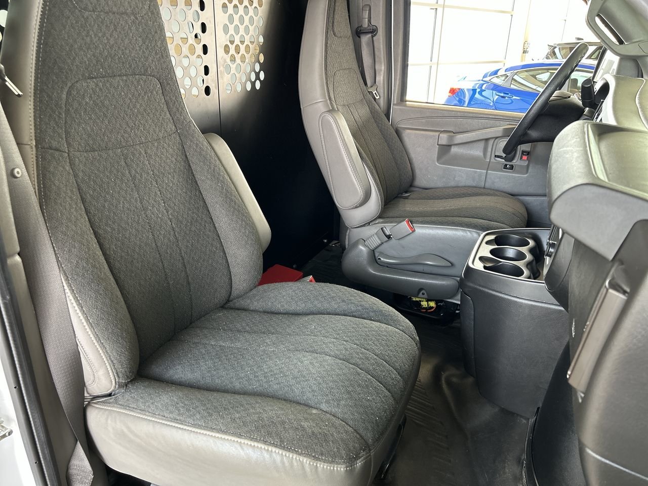 Used 2020 Summit White GMC 135 Wheelbase image 29