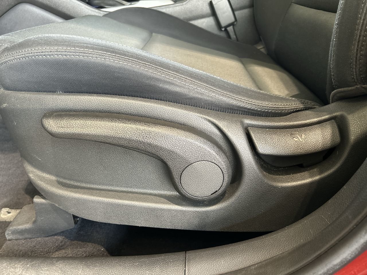 Used 2018 Ruby Wine Hyundai AWD 2.0L Premium image 20
