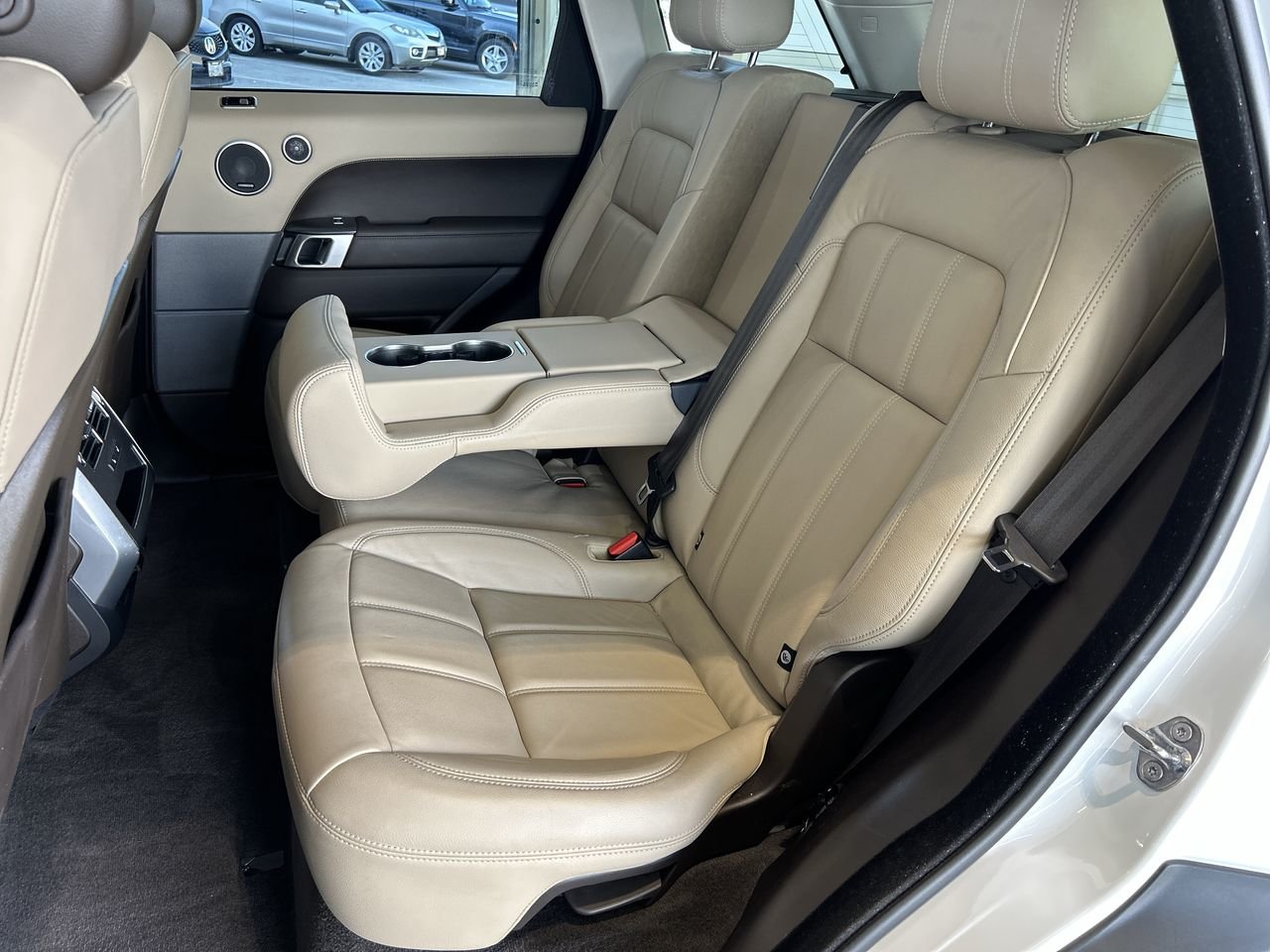 Used 2021 Fuji White Land Rover V6 Td6 SE image 31