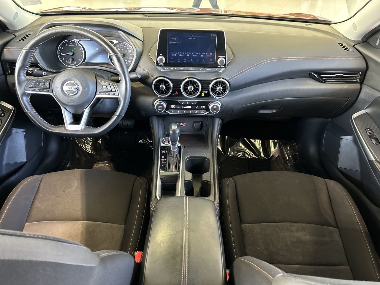 Used 2022 2 tone Super Black/Monarch Orange Met Nissan SR CVT image 28