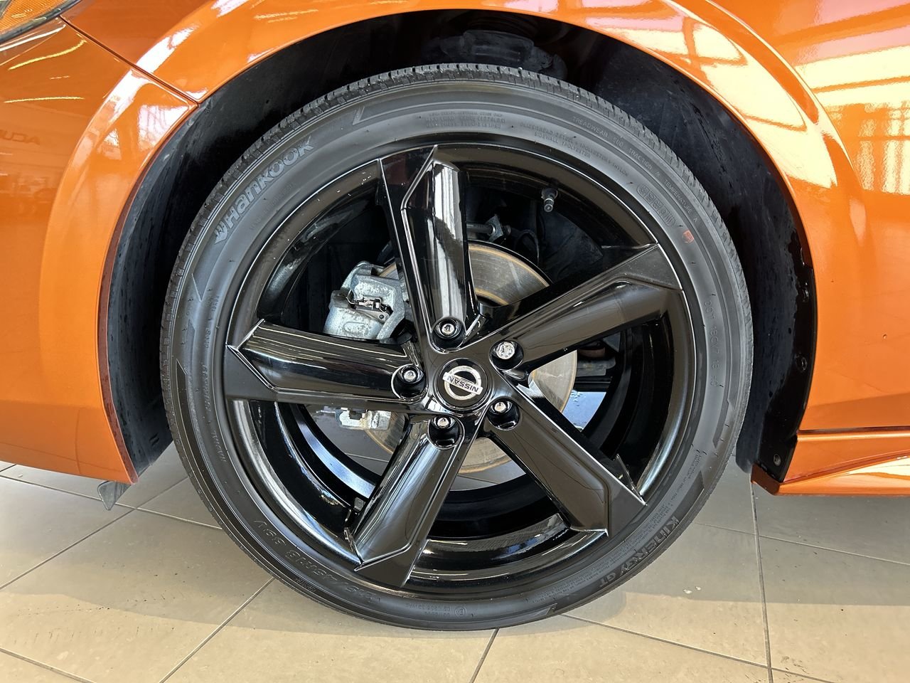 Used 2022 2 tone Super Black/Monarch Orange Met Nissan SR CVT image 18
