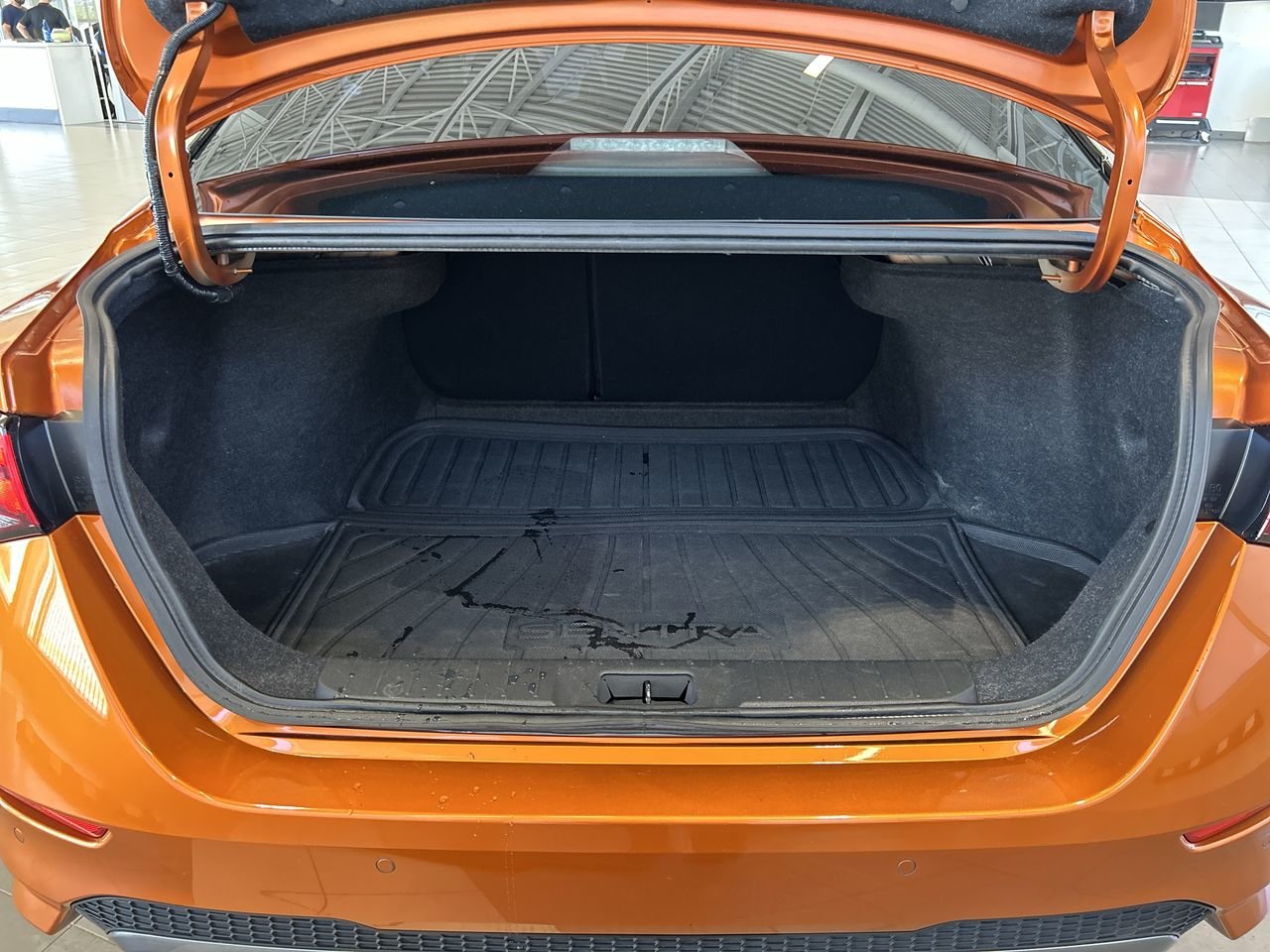 Used 2022 2 tone Super Black/Monarch Orange Met Nissan SR CVT image 31