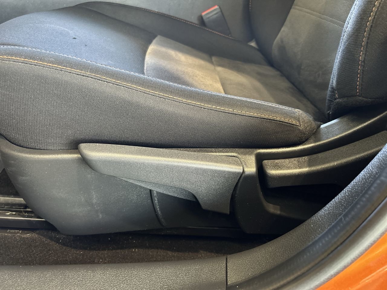Used 2022 2 tone Super Black/Monarch Orange Met Nissan SR CVT image 20