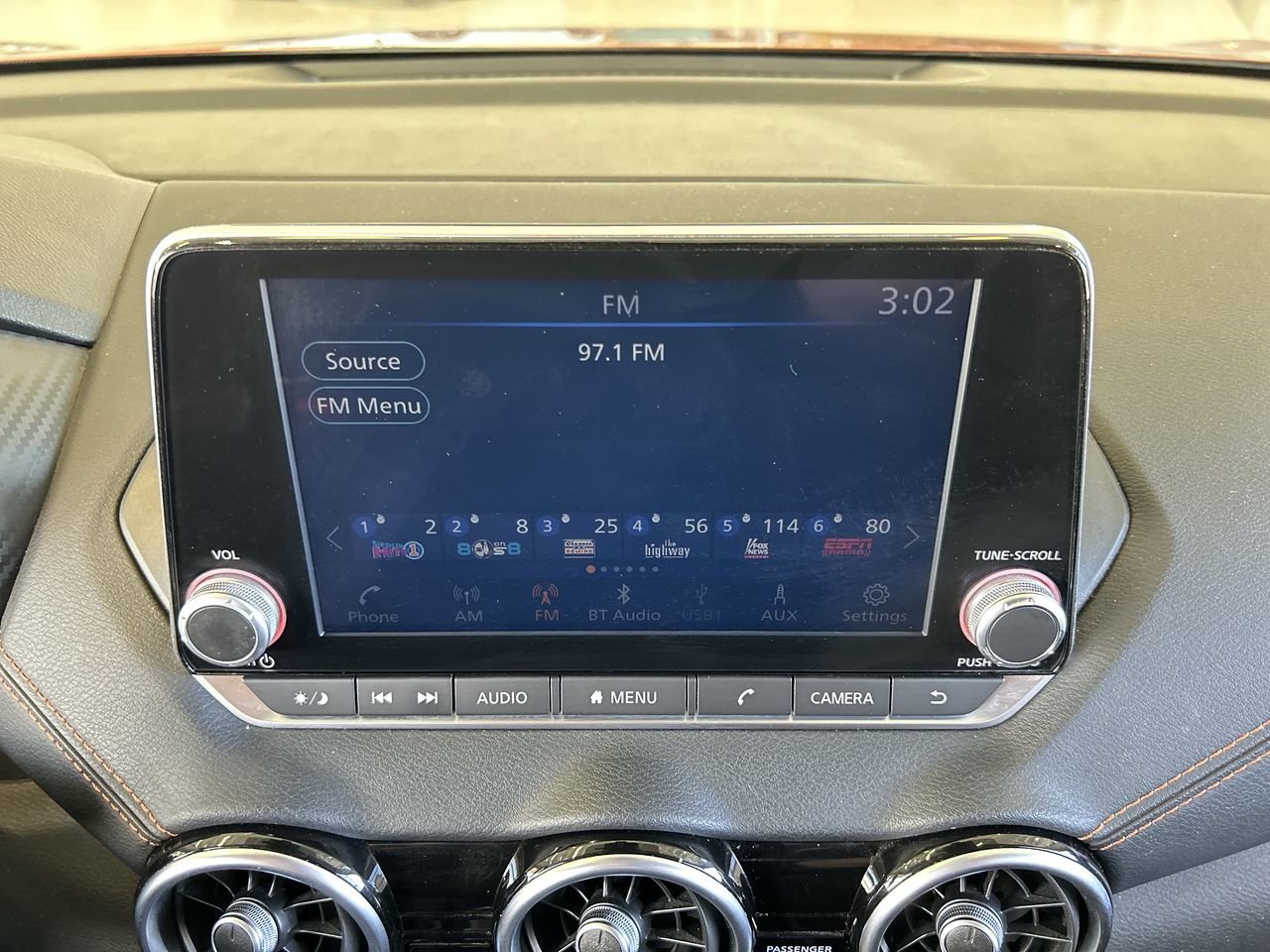 Used 2022 2 tone Super Black/Monarch Orange Met Nissan SR CVT image 24