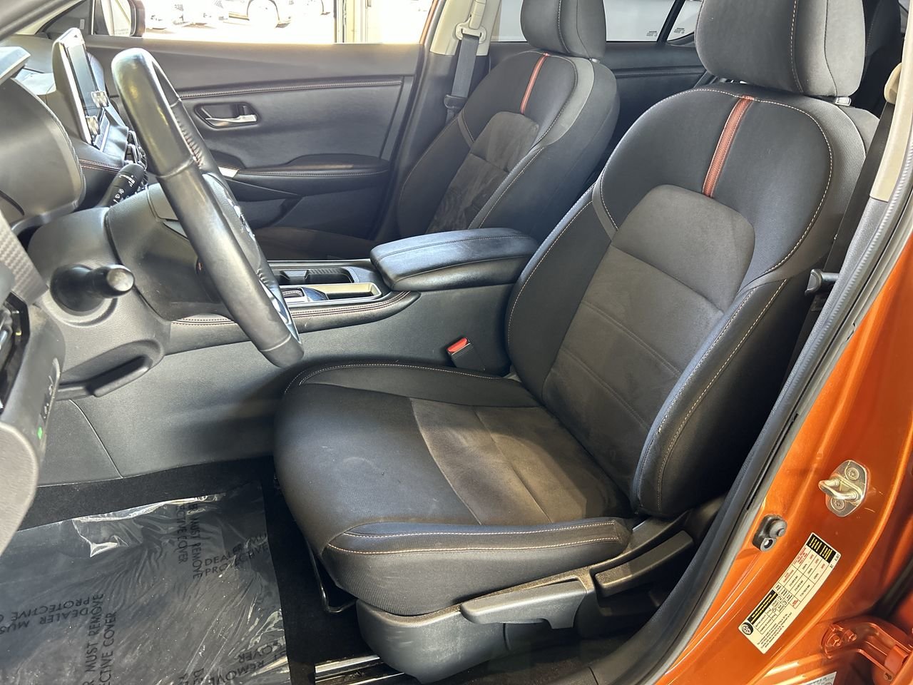 Used 2022 2 tone Super Black/Monarch Orange Met Nissan SR CVT image 19