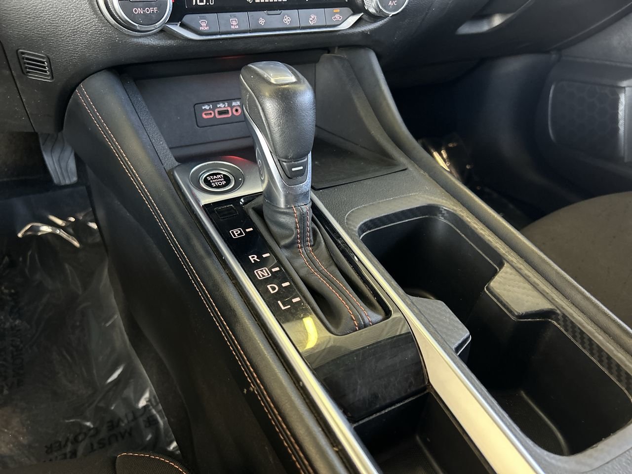 Used 2022 2 tone Super Black/Monarch Orange Met Nissan SR CVT image 27