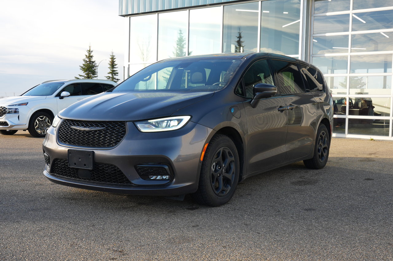 2022 Chrysler Pacifica Hybrid Minivan Front-Wheel Drive