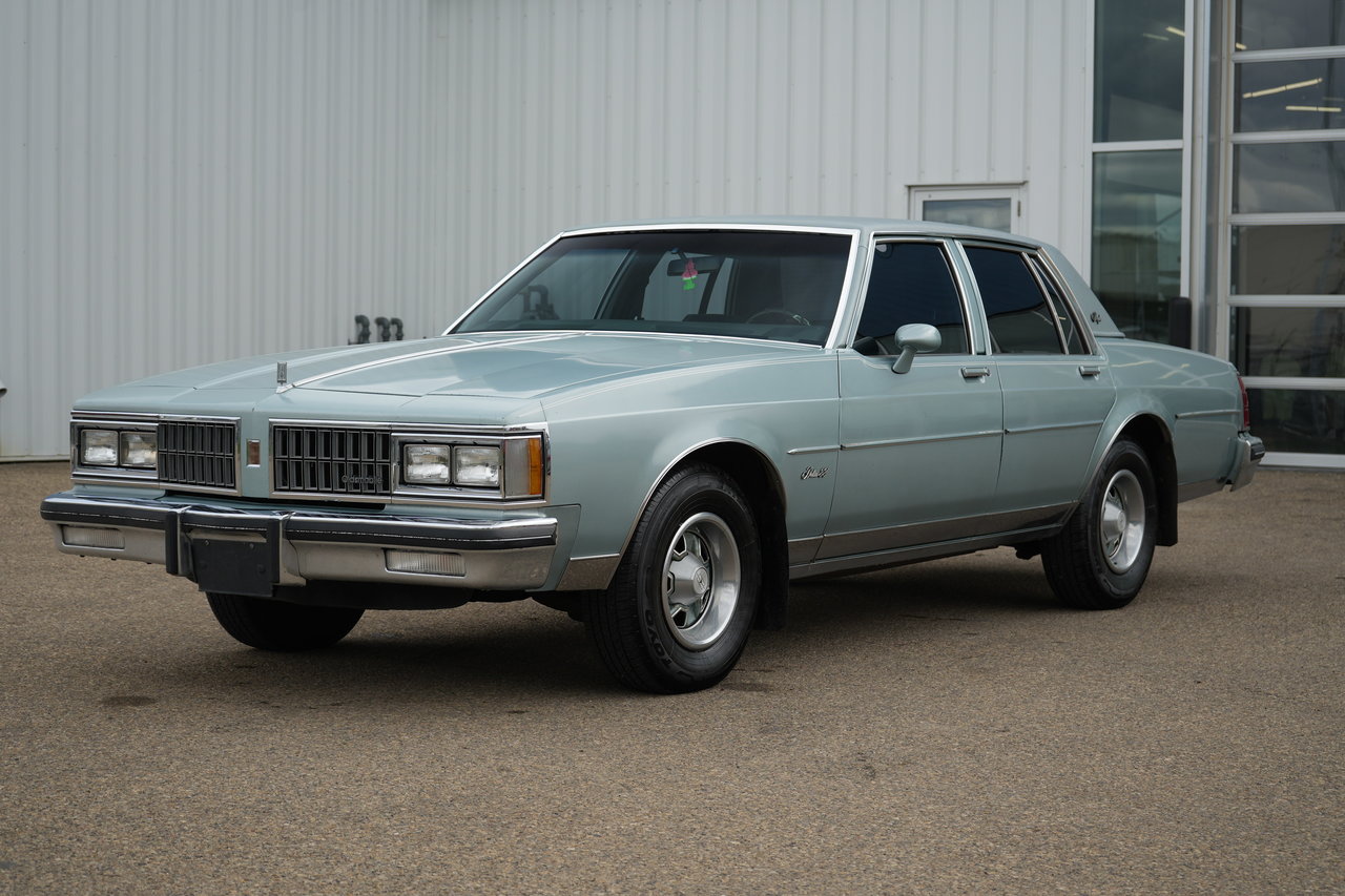 1981 Oldsmobile Delta 88 Royale Sedan RWD