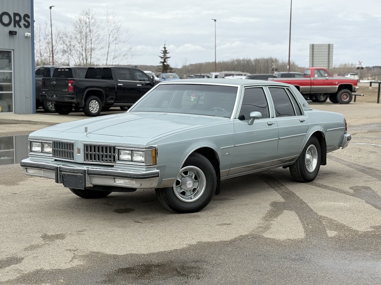 1981 Oldsmobile Delta 88 Royale Sedan RWD