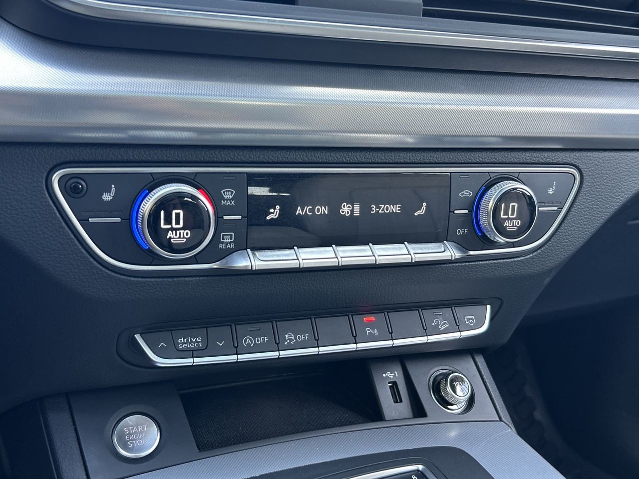 Used 2019 Navarra Blue Met Audi Progressiv image 27