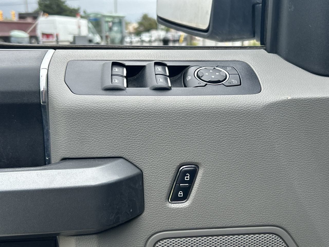 Used 2017 Oxford White Ford  image 21