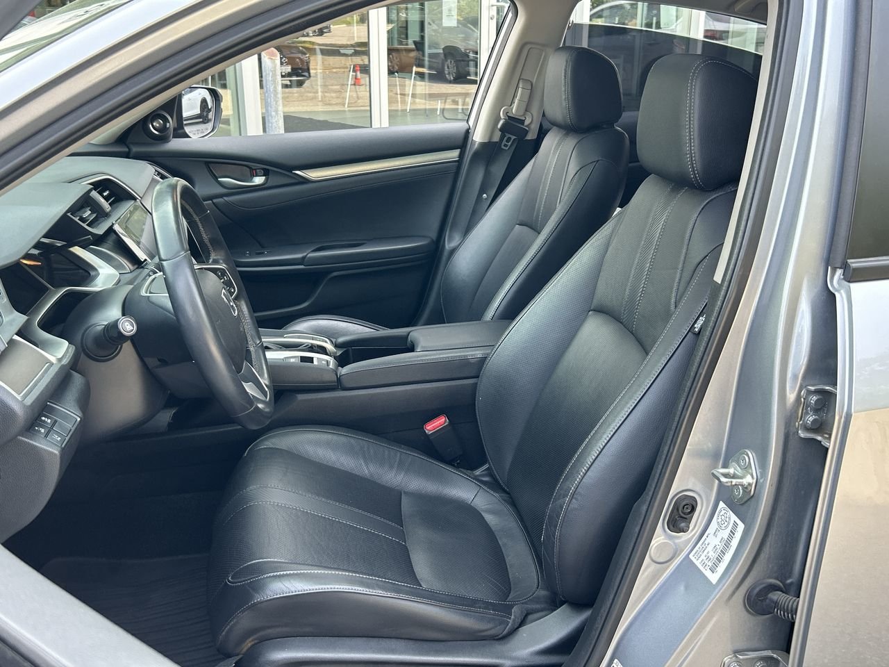 Used 2018  Honda Touring image 19