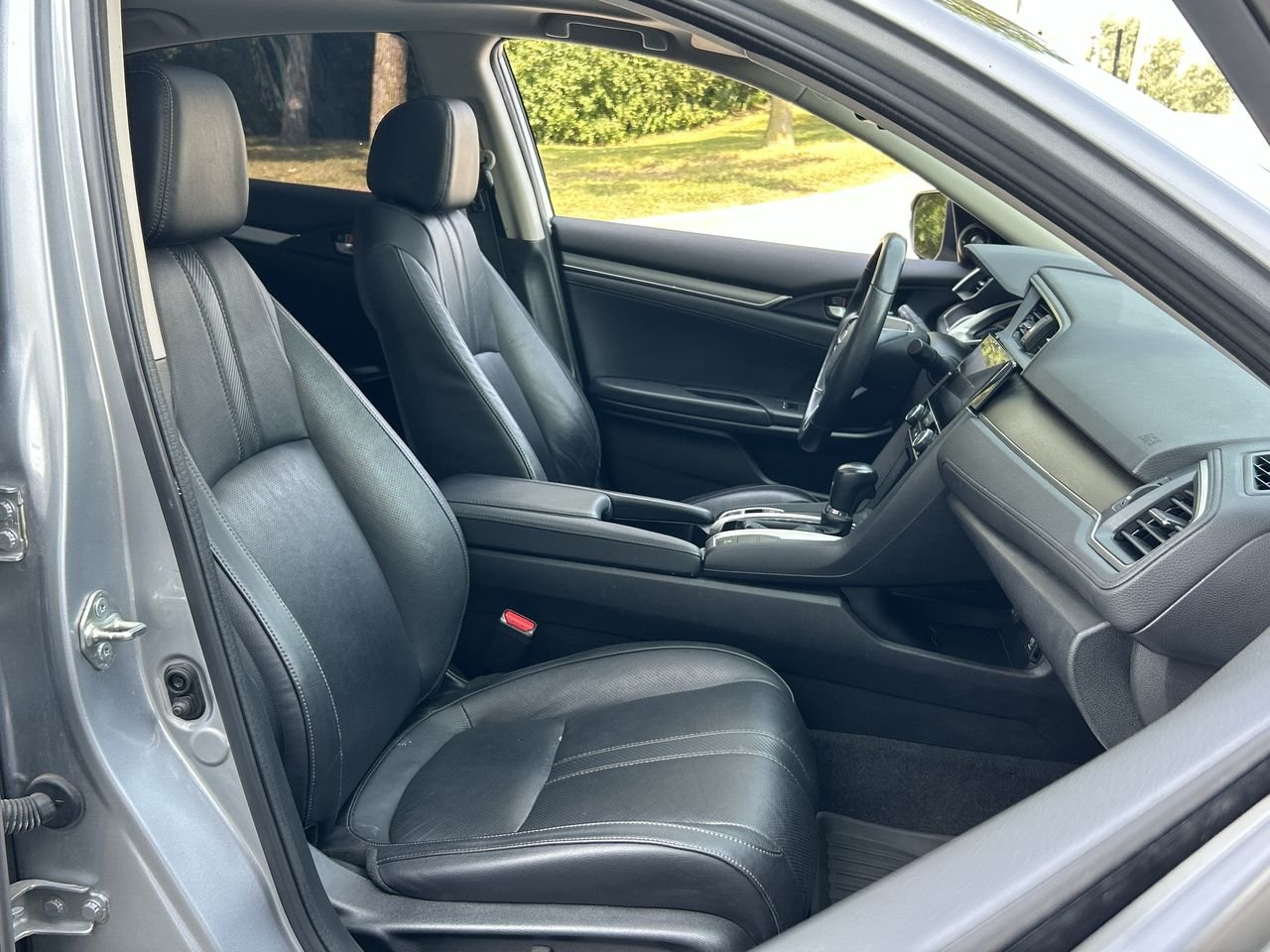Used 2018  Honda Touring image 32