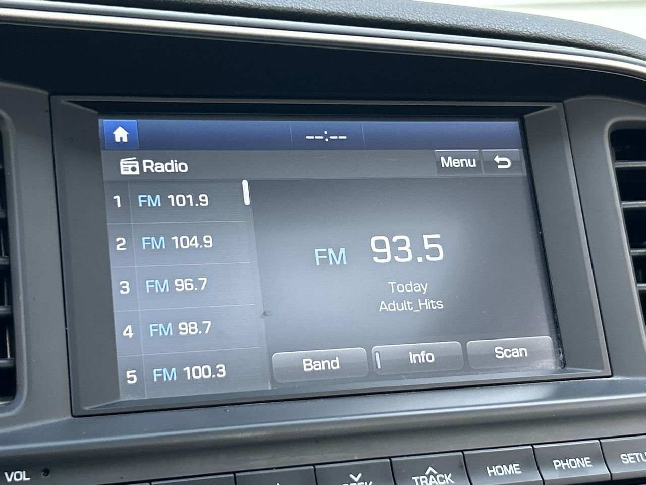 Used 2019  Hyundai Preferred image 24