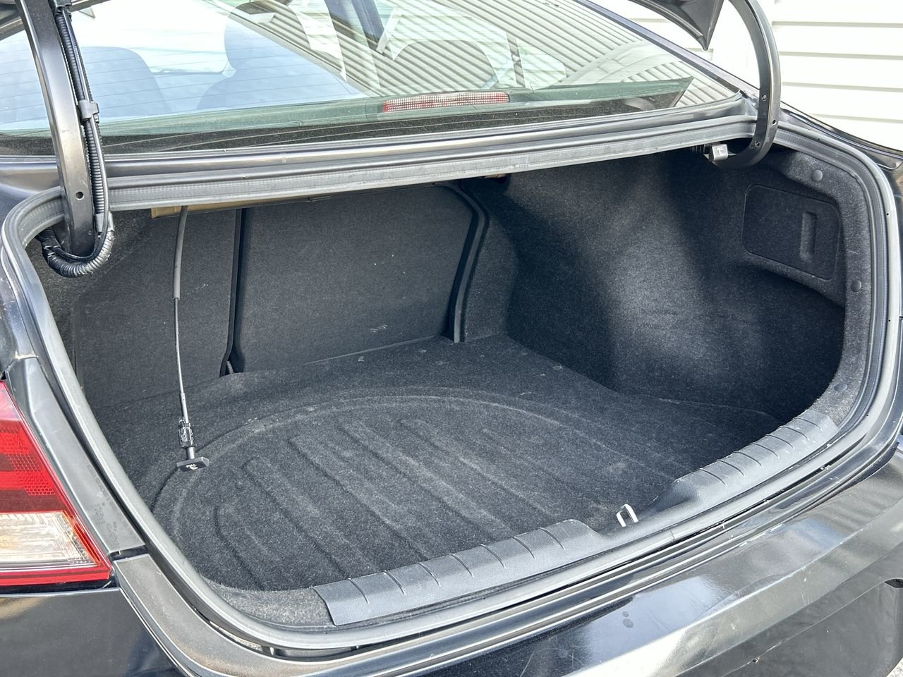Used 2019  Hyundai Preferred image 31