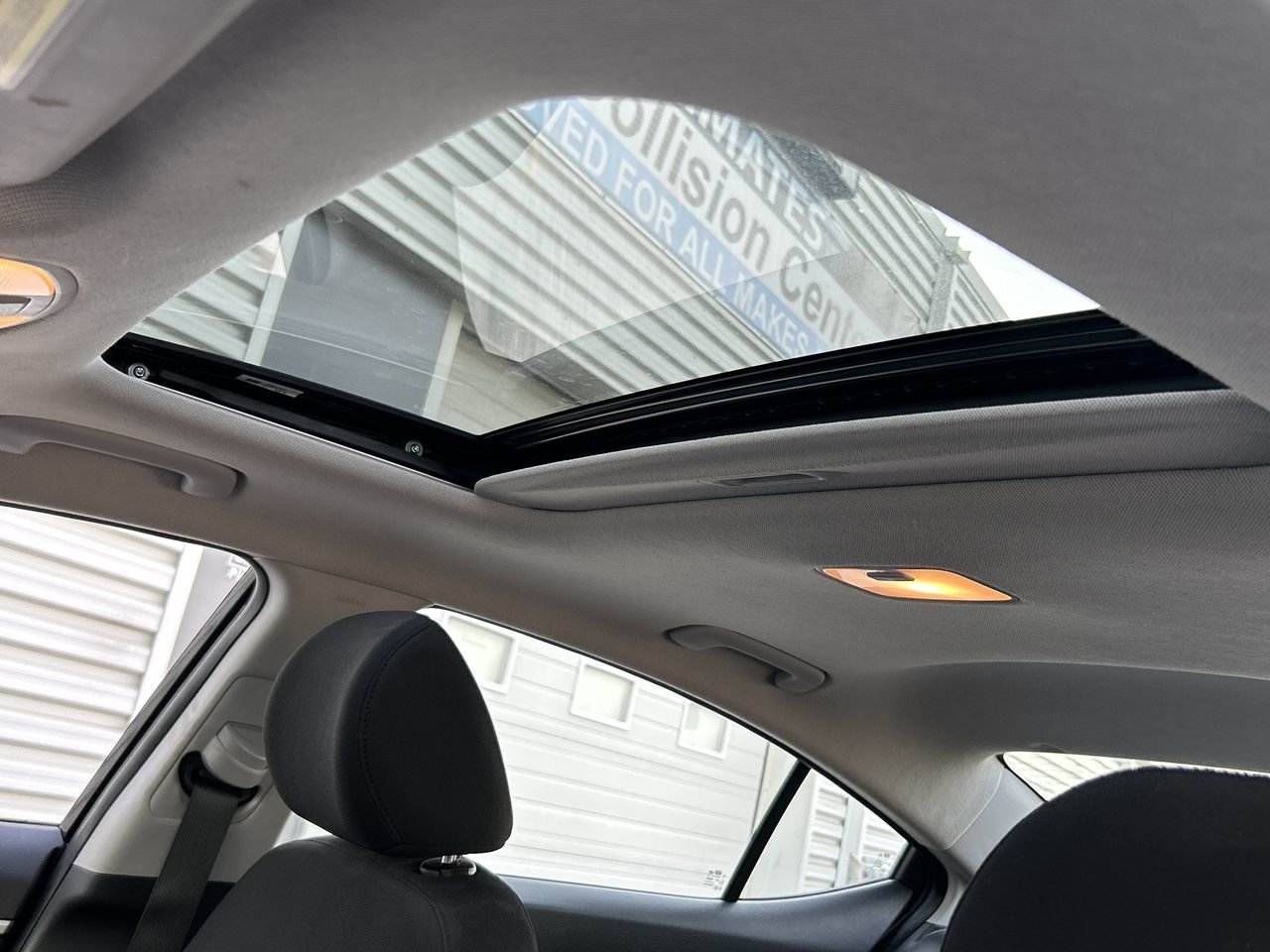Used 2019  Hyundai Preferred image 29