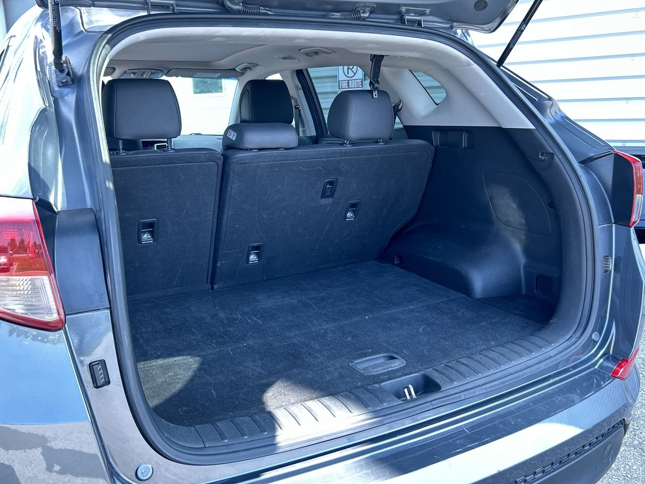 Used 2017  Hyundai SE image 31