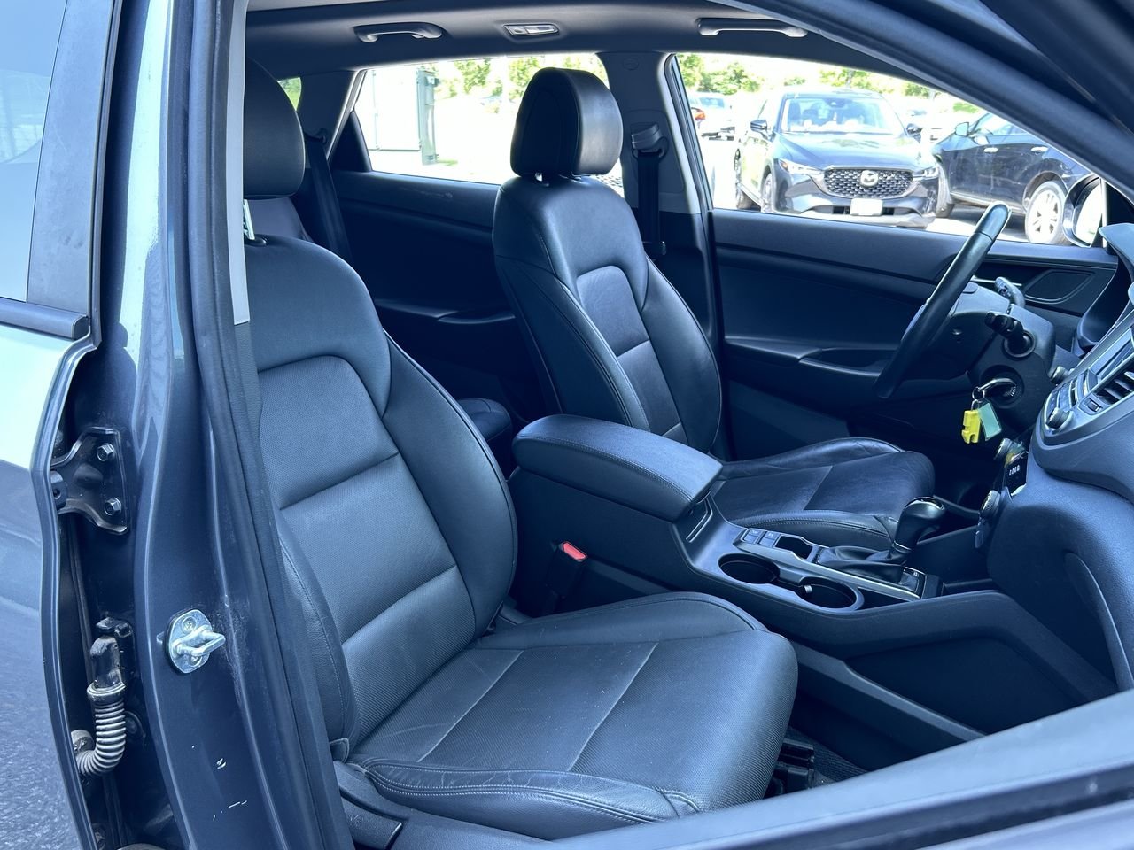 Used 2017  Hyundai SE image 32
