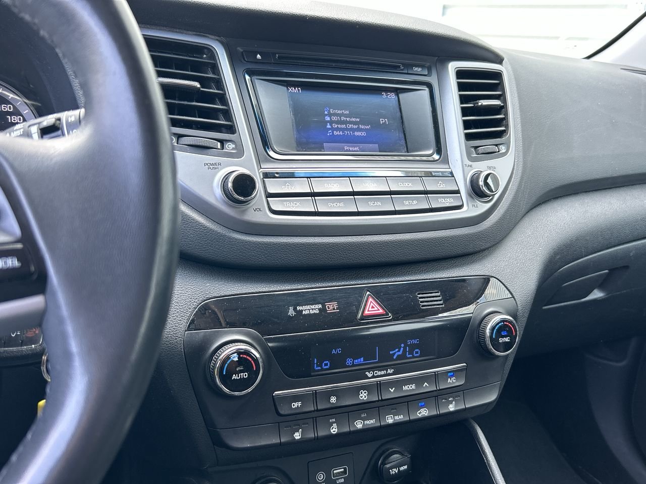 Used 2017  Hyundai SE image 28