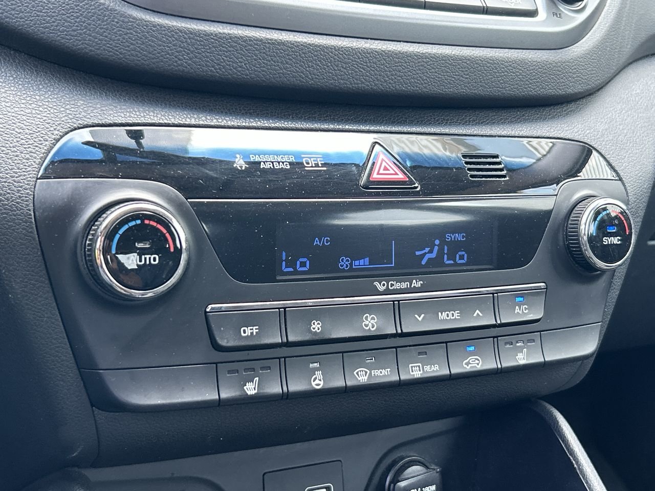 Used 2017  Hyundai SE image 26