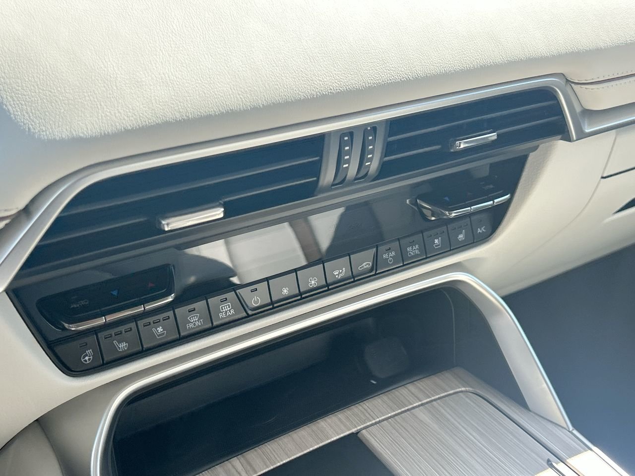 2025 Mazda CX-90 MHEV GT-P, Toronto, Cash