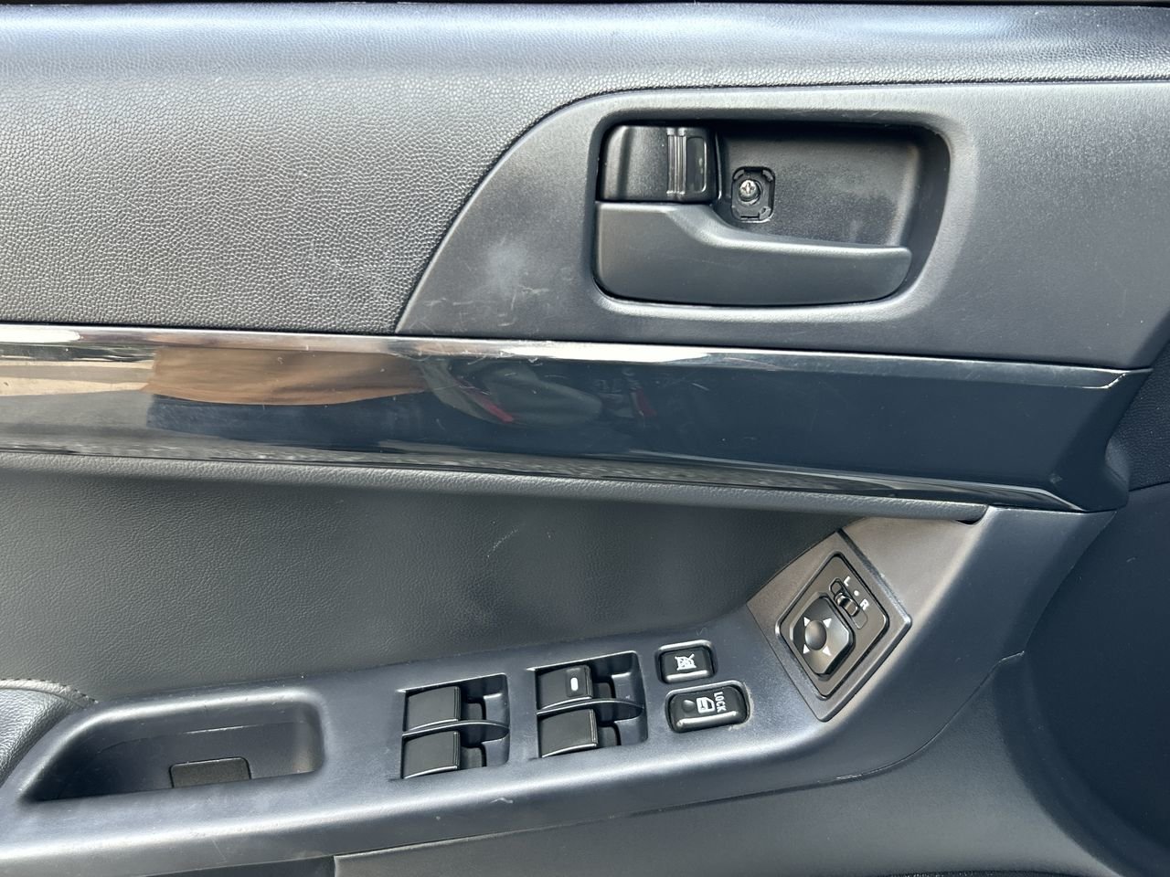 Used 2017 Titanium Grey Mitsubishi ES image 21