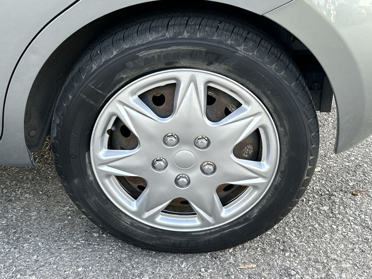 Used 2015 GRAY Nissan SV image 18