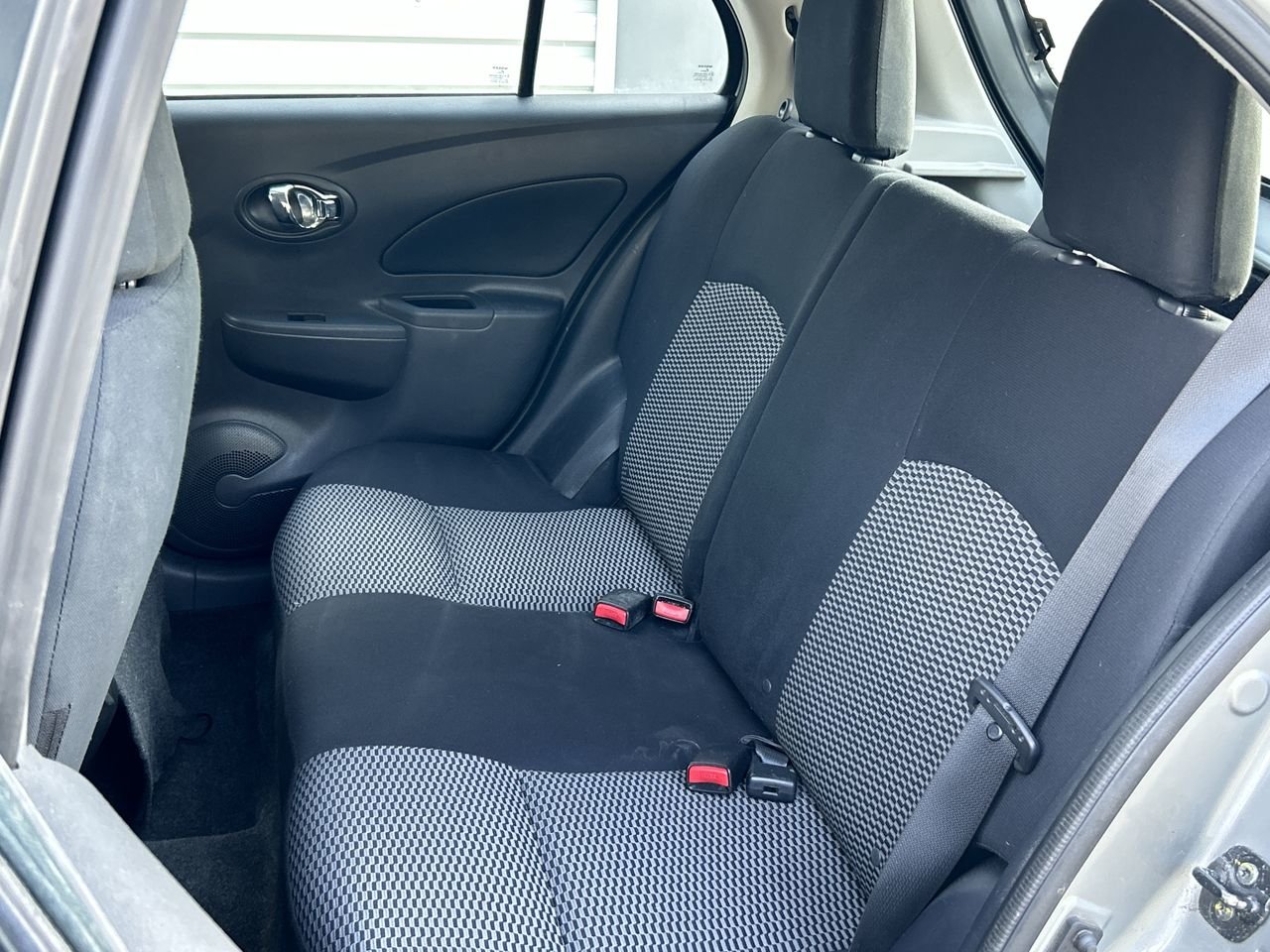 Used 2015 GRAY Nissan SV image 28