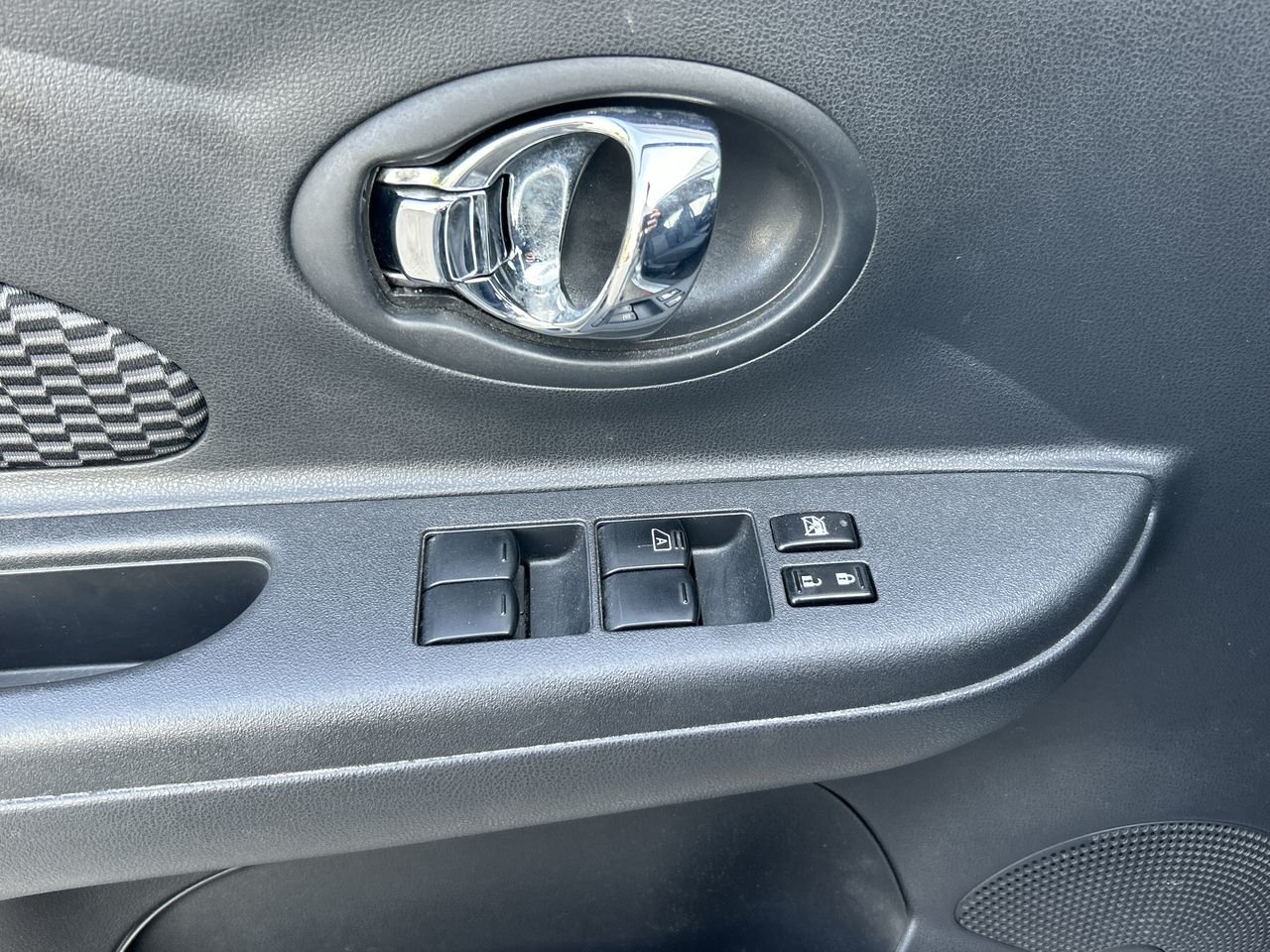 Used 2015 GRAY Nissan SV image 21