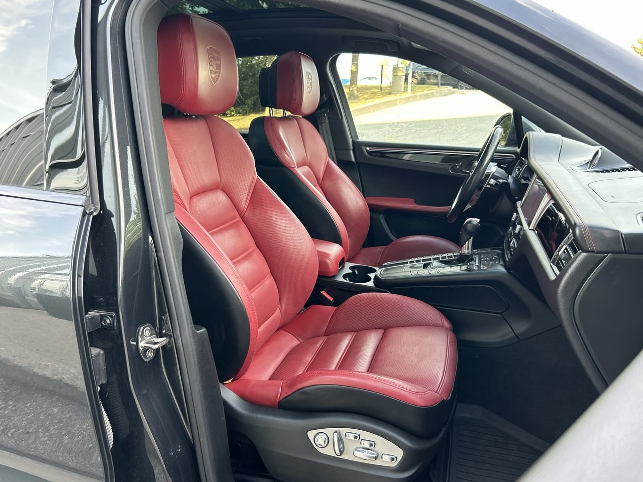 Used 2019 Jet Black Met Porsche S image 33