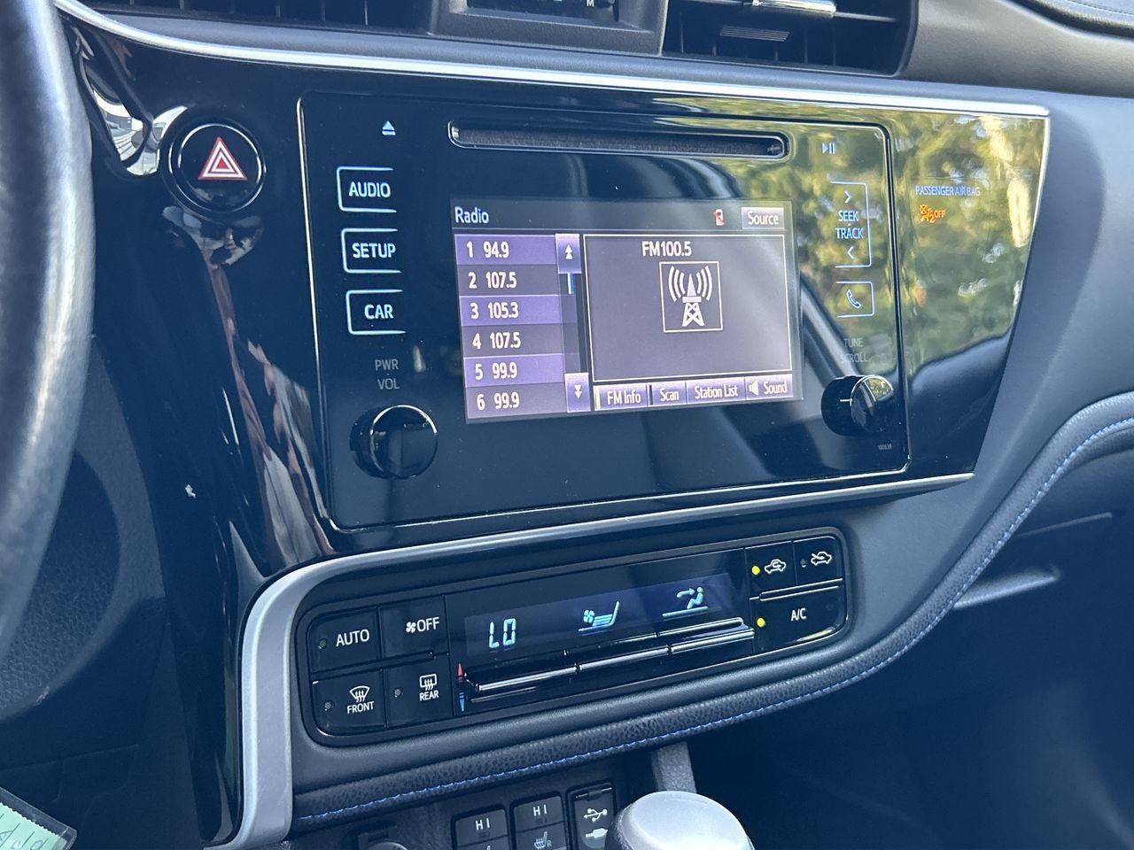 Used 2018  Toyota  image 28