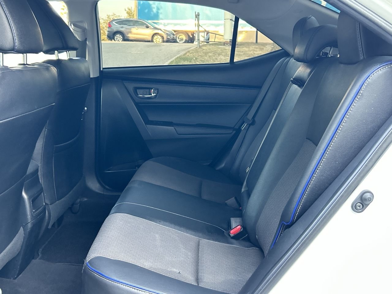 Used 2018  Toyota  image 29