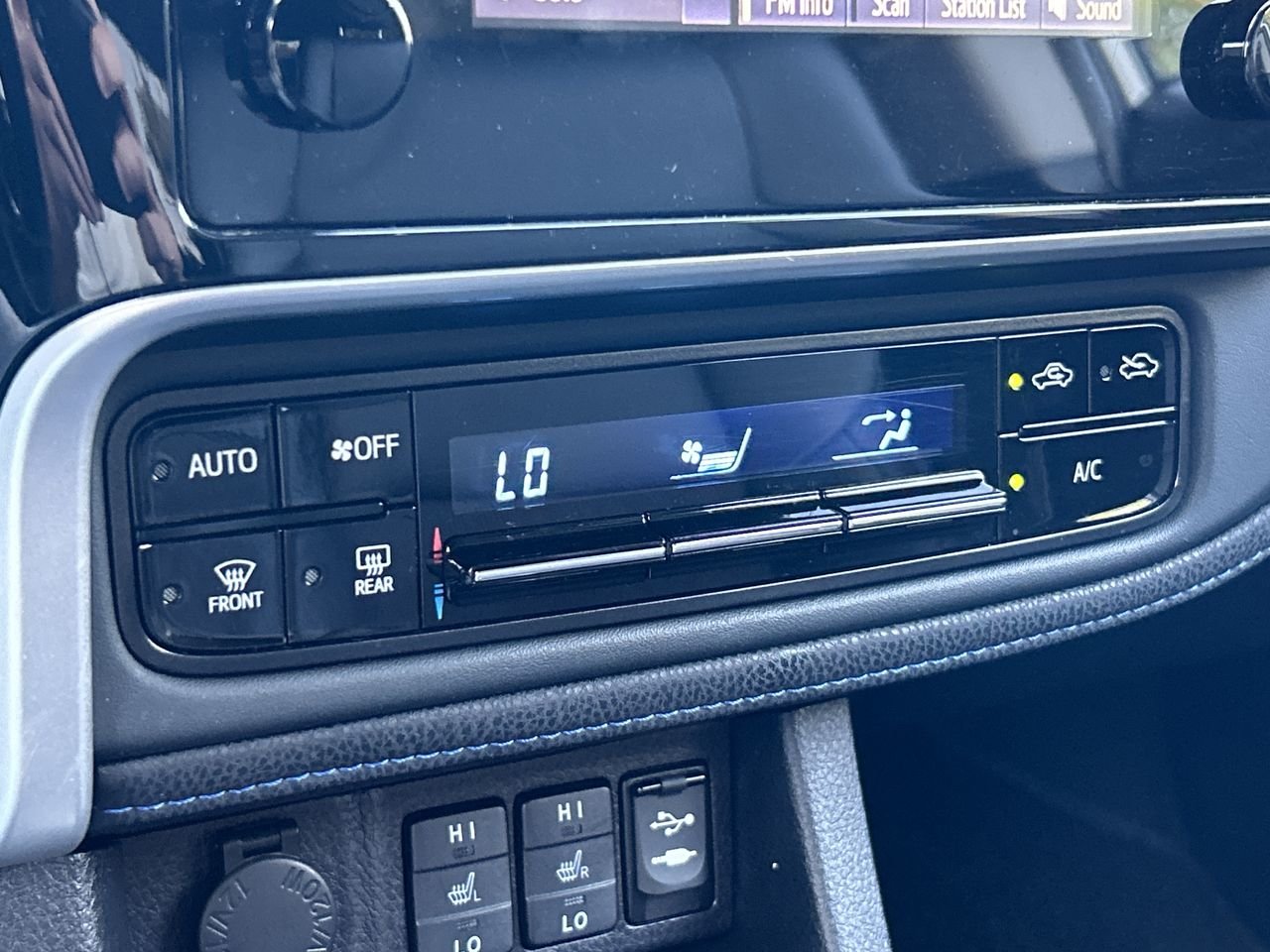Used 2018  Toyota  image 26