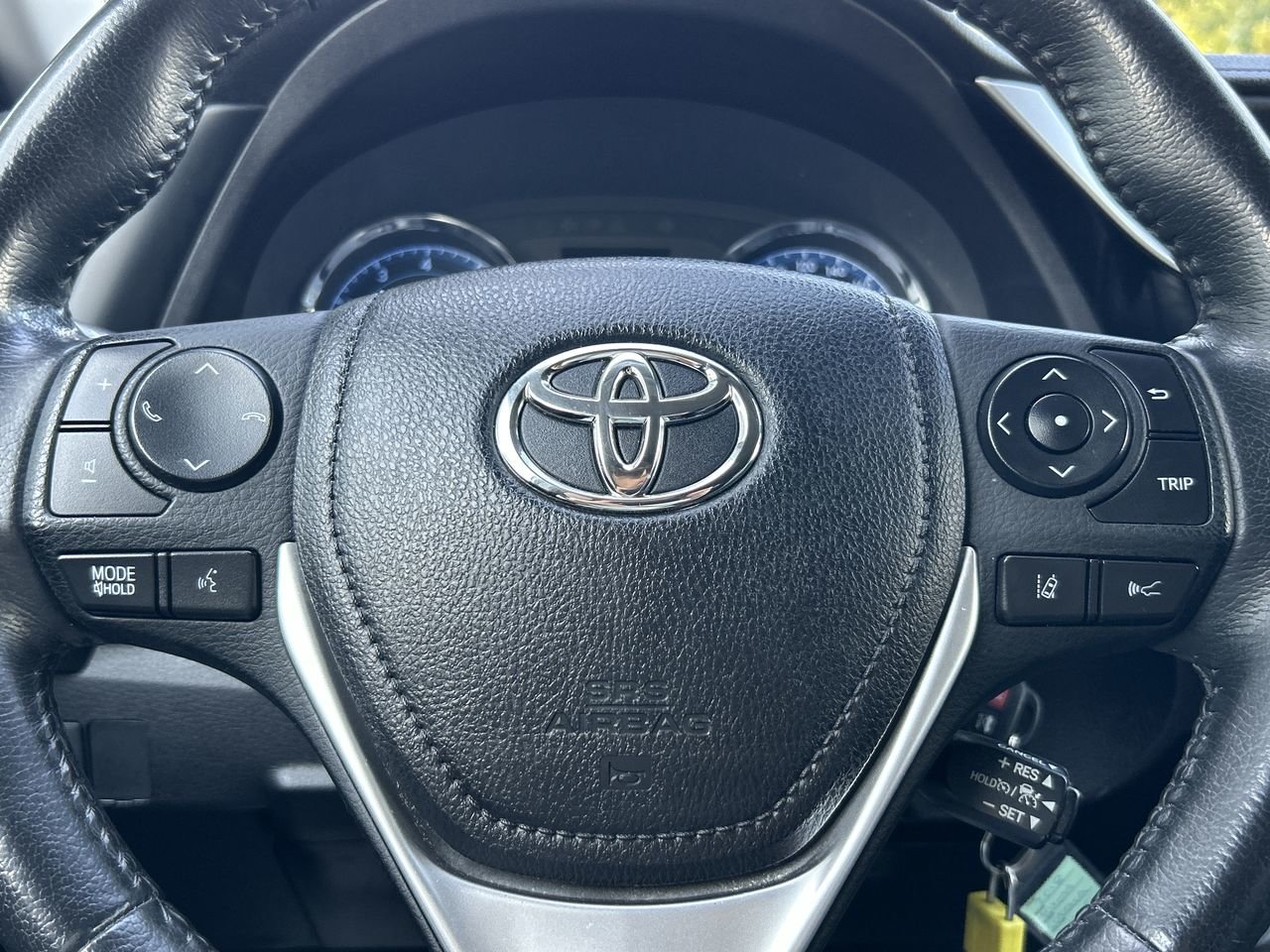 Used 2018  Toyota  image 22