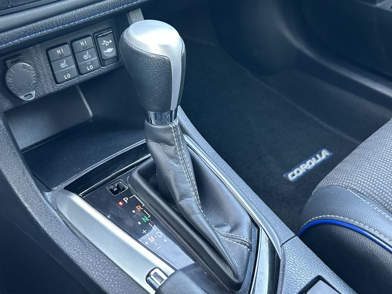 Used 2018  Toyota  image 27