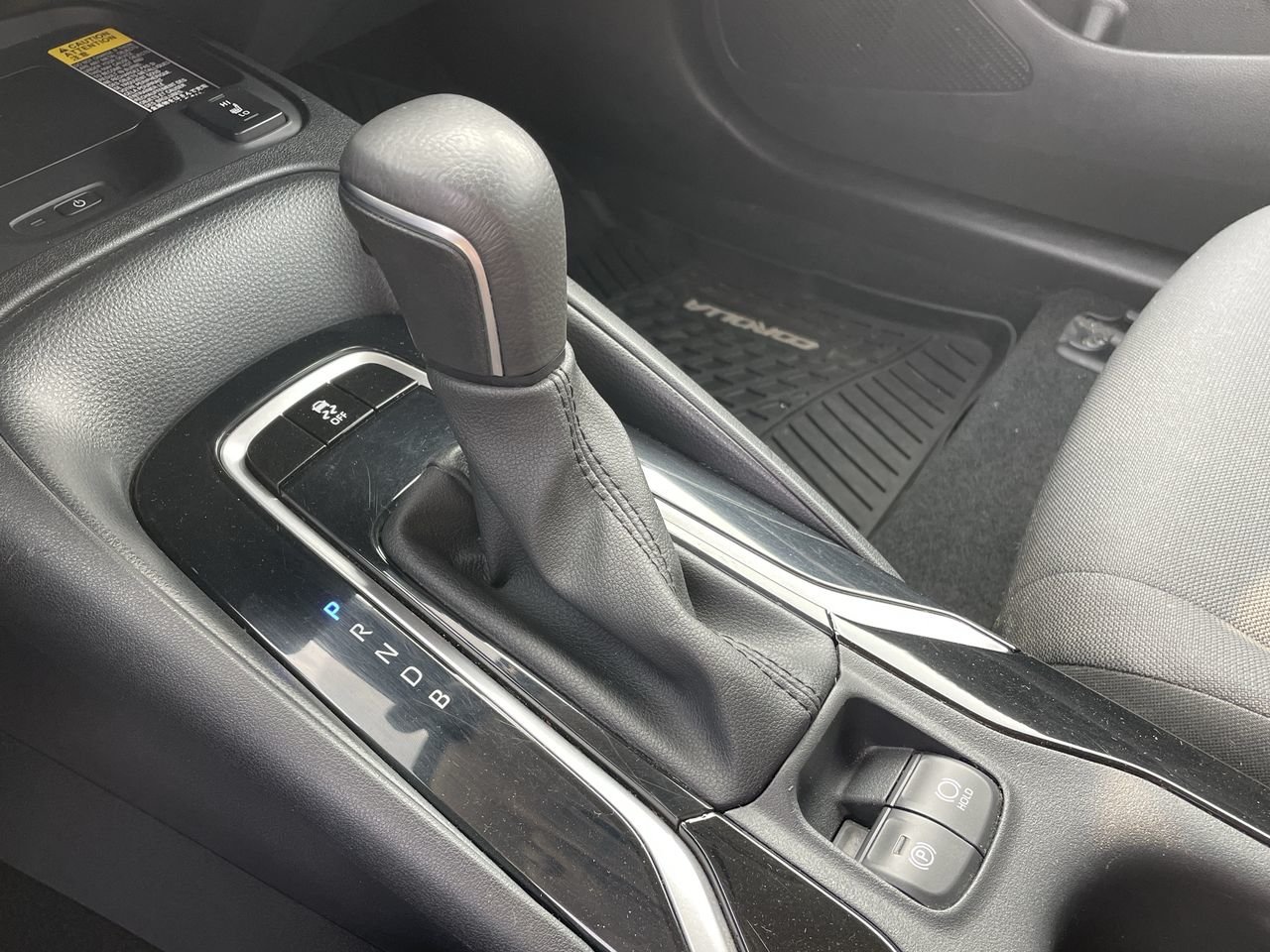 Used 2020 Blue Toyota LE image 27