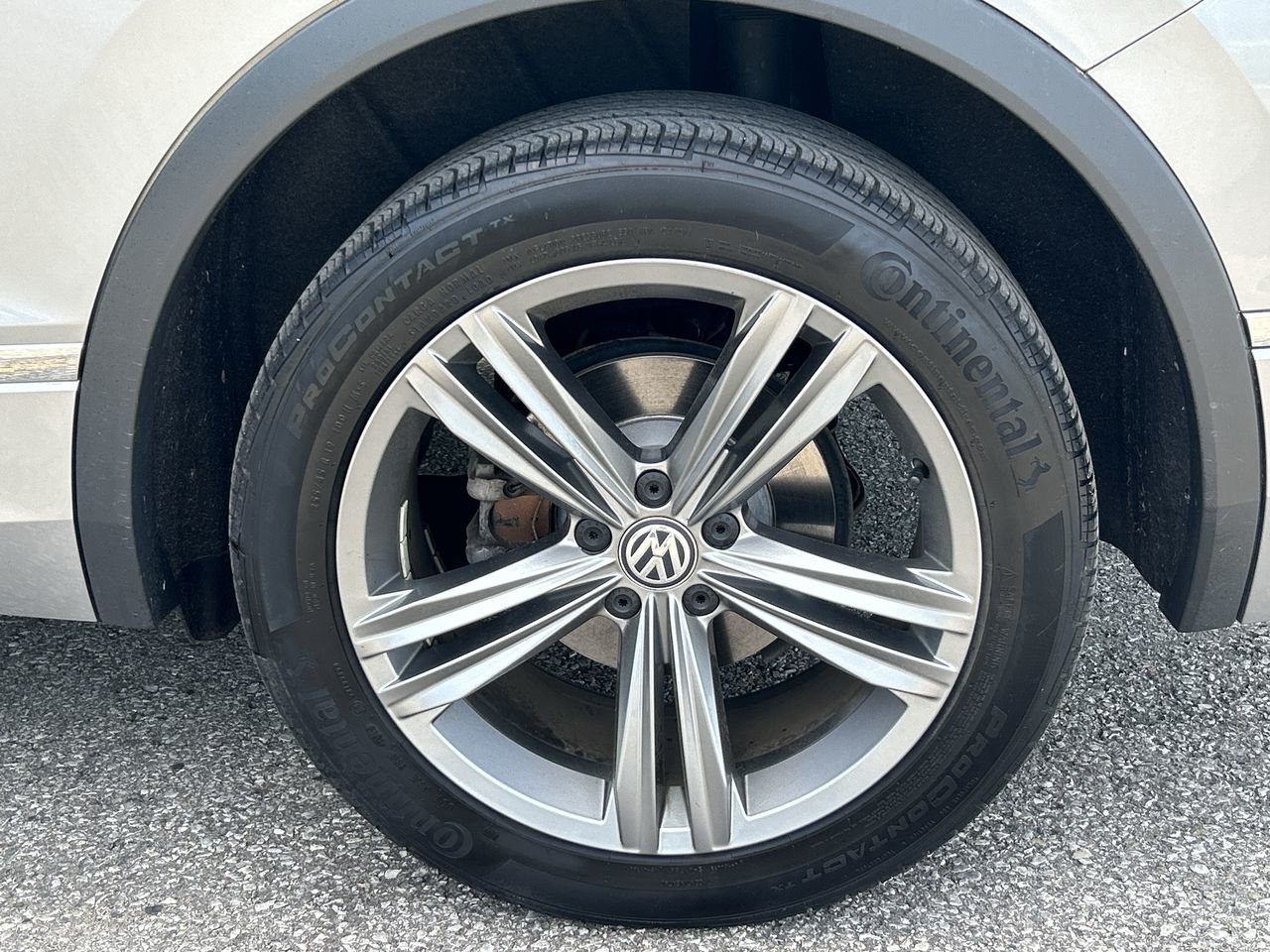 Used 2019  Volkswagen Highline image 18