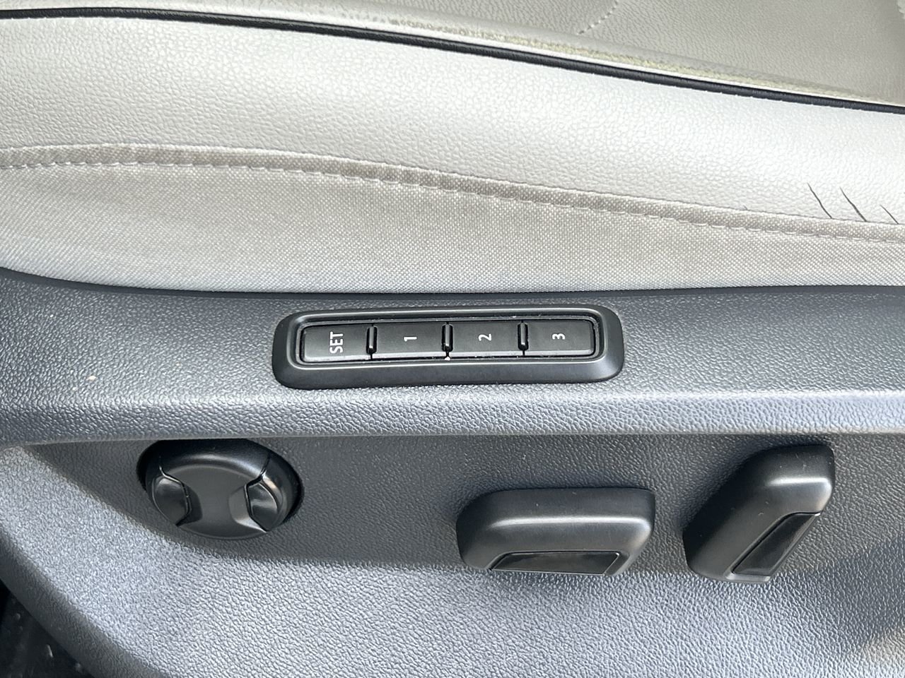 Used 2019  Volkswagen Highline image 20