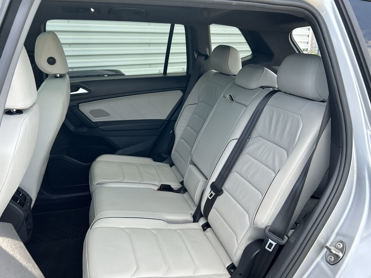 Used 2019  Volkswagen Highline image 31