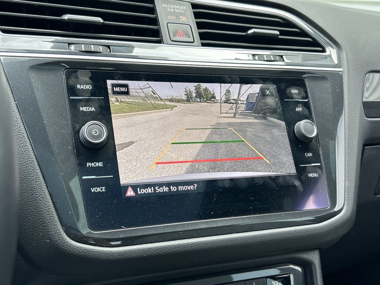 Used 2019  Volkswagen Highline image 25