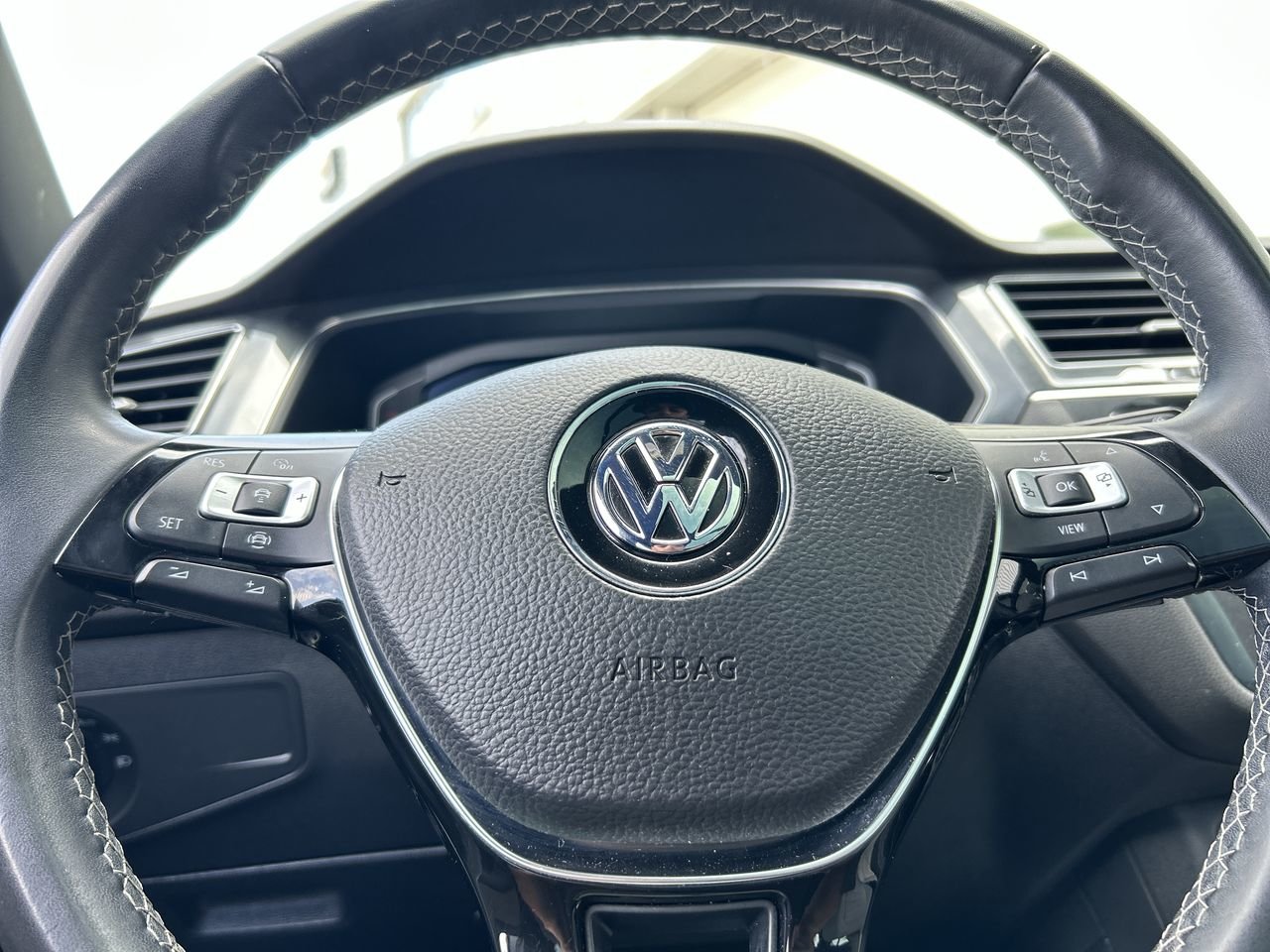 Used 2019  Volkswagen Highline image 22