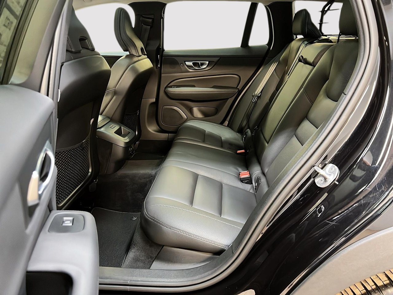Volvo V60 B5 CROSS COUNTRY PLUS CUIR TOIT PANO NAV 4RM 2025-8