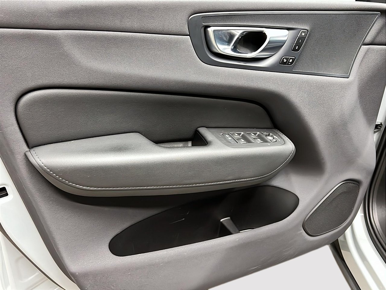 2024 Volvo XC60 B5 PLUS CUIR TOIT PANO NAV 4RM-25