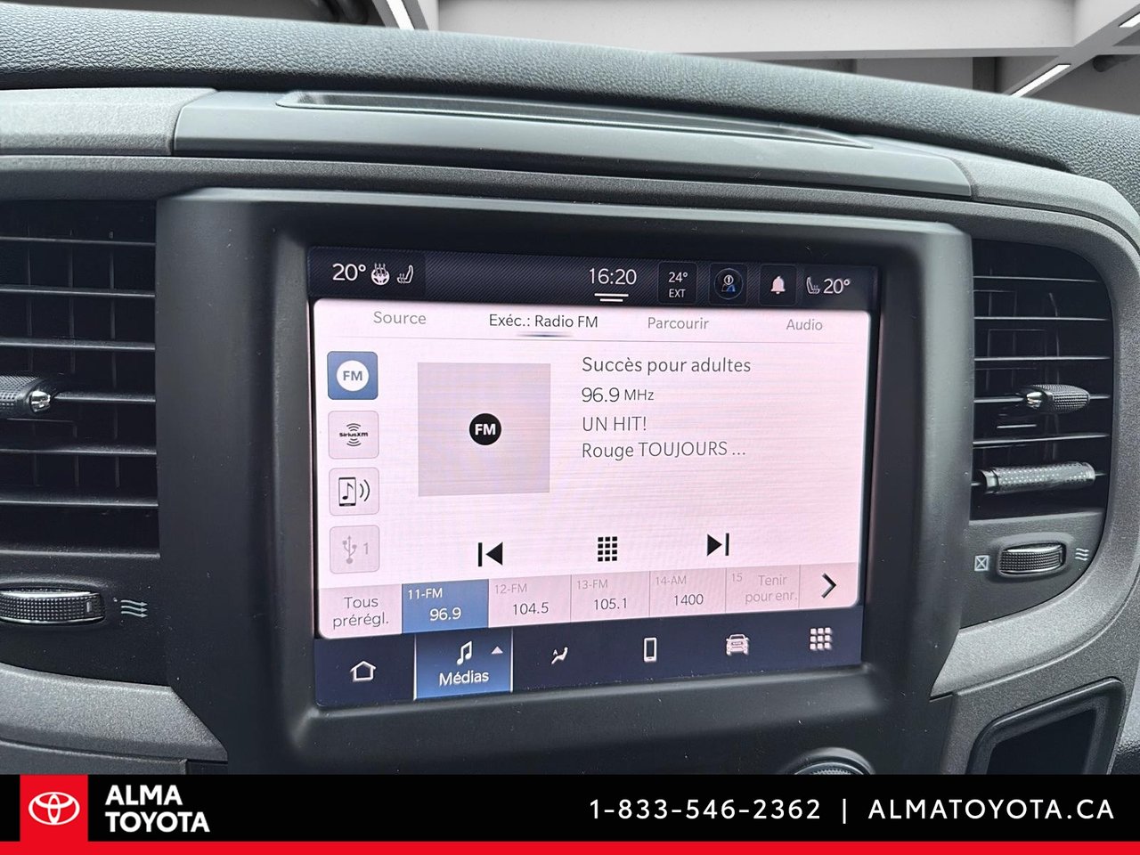 2023 Ram 1500 Classic EXPRESS V8 5.7L 4X4-16