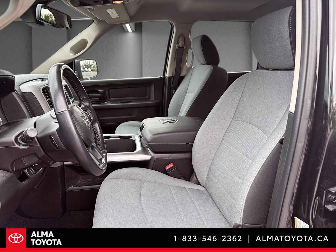 2023 Ram 1500 Classic EXPRESS V8 5.7L 4X4-9